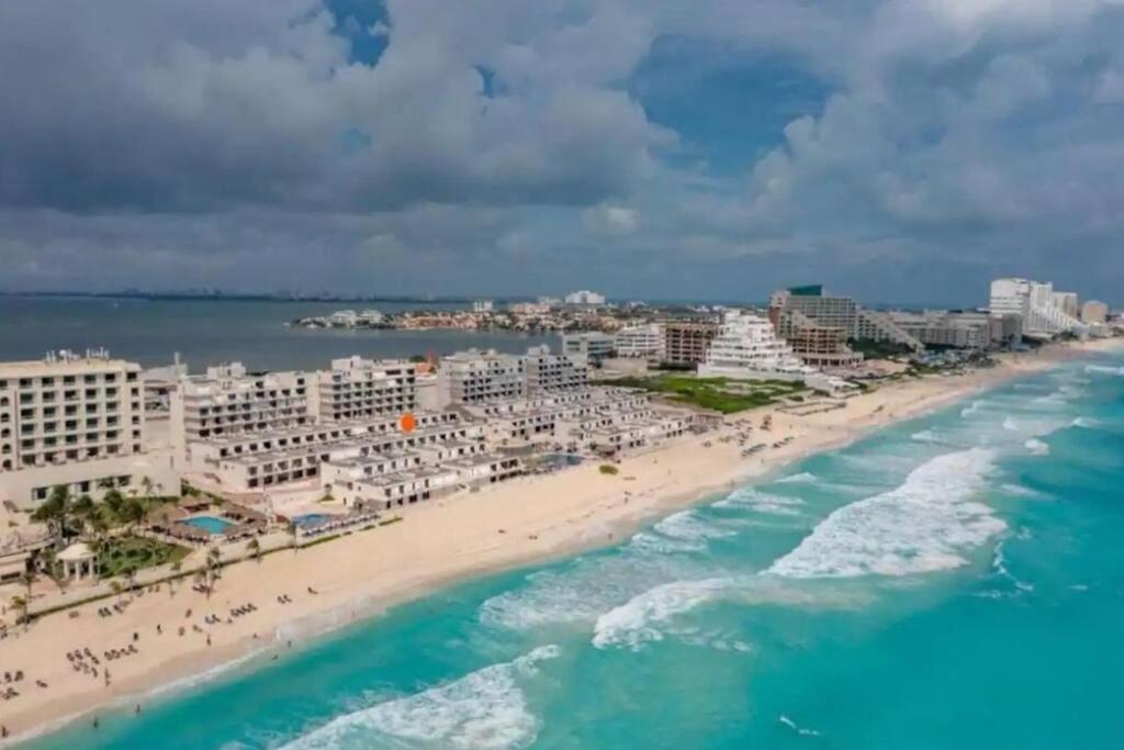 Amazing Beachfront Apartment Cancún Exterior foto