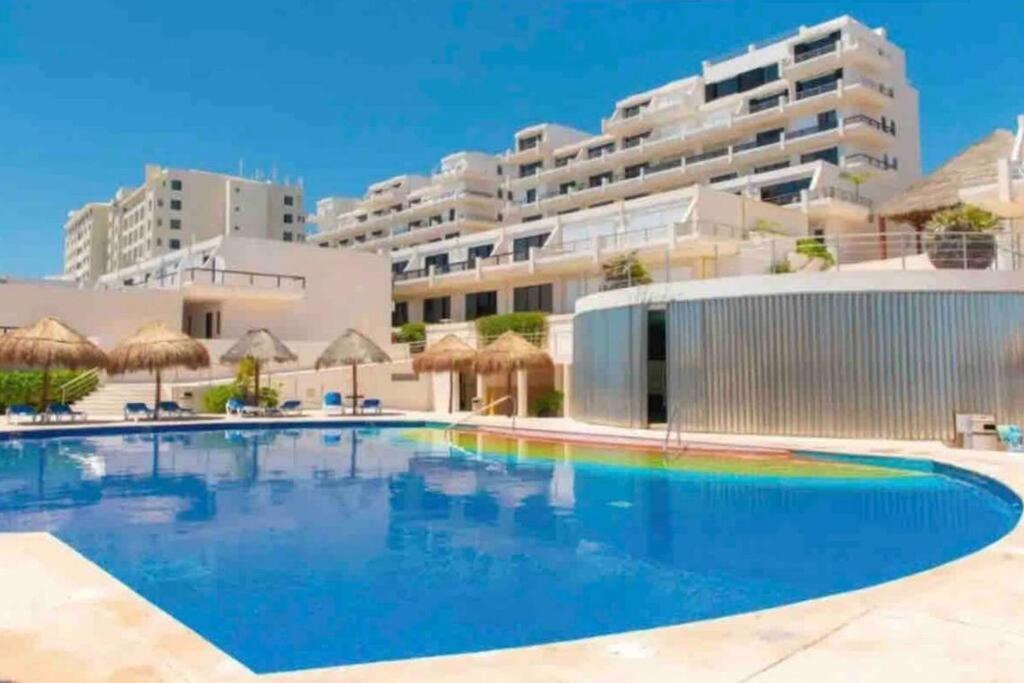 Amazing Beachfront Apartment Cancún Exterior foto
